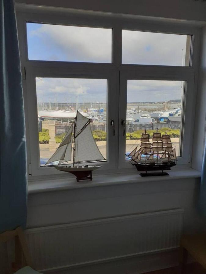 Marina View Lovely Upper 3 Bedroom Apartment Troon Kültér fotó