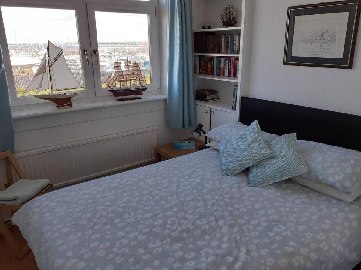 Marina View Lovely Upper 3 Bedroom Apartment Troon Kültér fotó